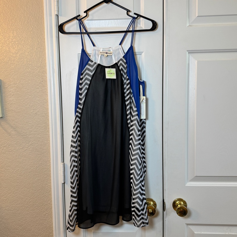 Altar'd State Women's Sleeveless Flowy Black/Blue W/Chevron Pattern Sm Dress New
